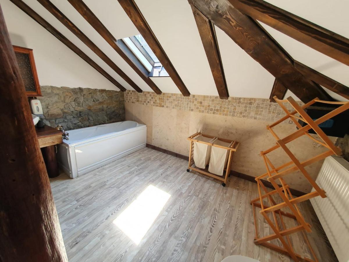 Pensiunea Casa Dacilor Podeni Esterno foto
