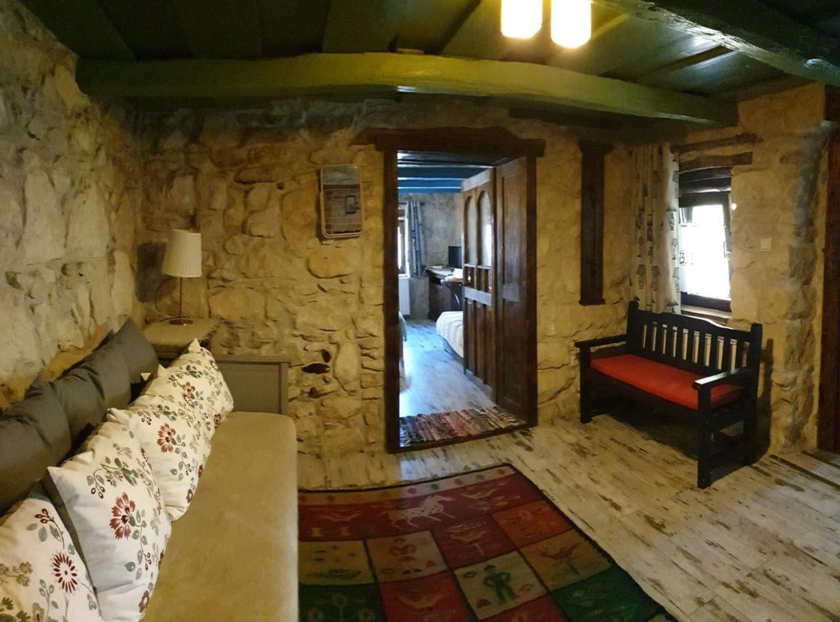 Pensiunea Casa Dacilor Podeni Esterno foto