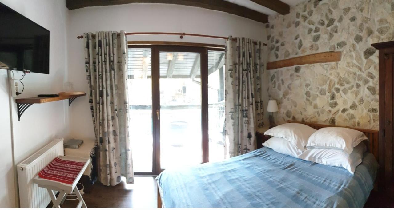 Pensiunea Casa Dacilor Podeni Esterno foto