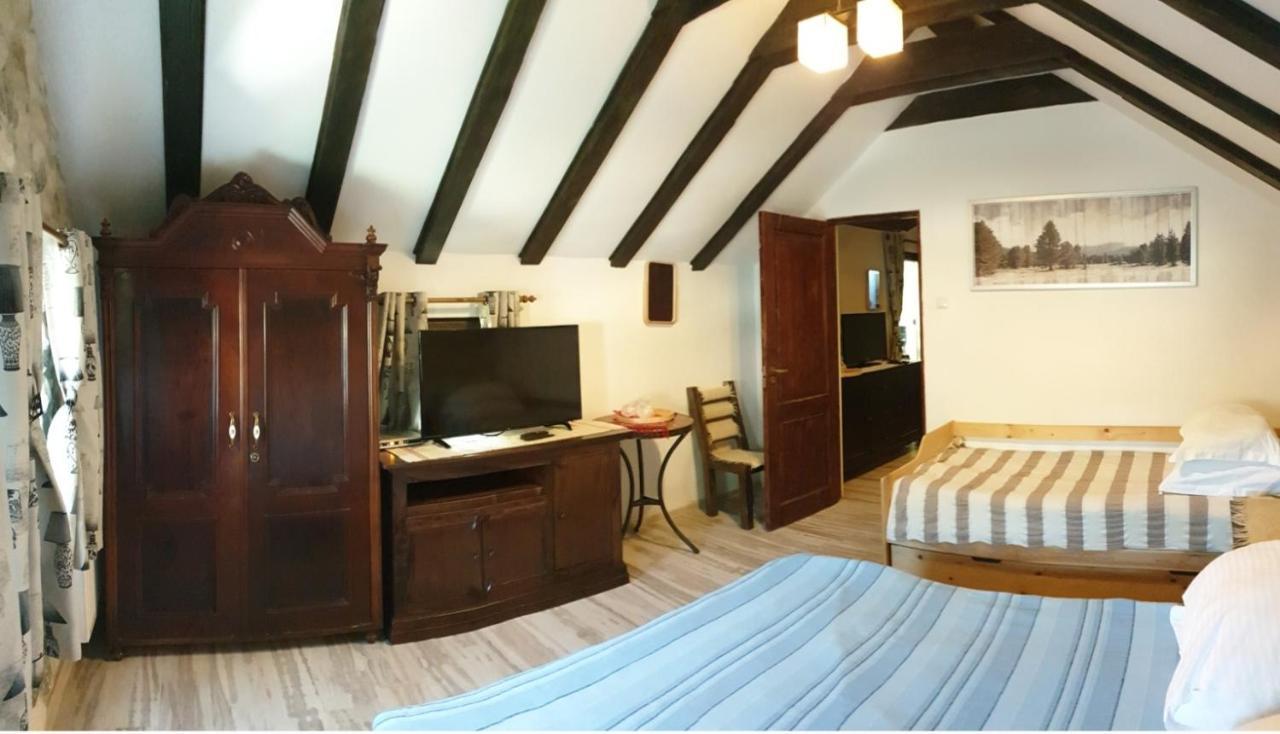 Pensiunea Casa Dacilor Podeni Esterno foto