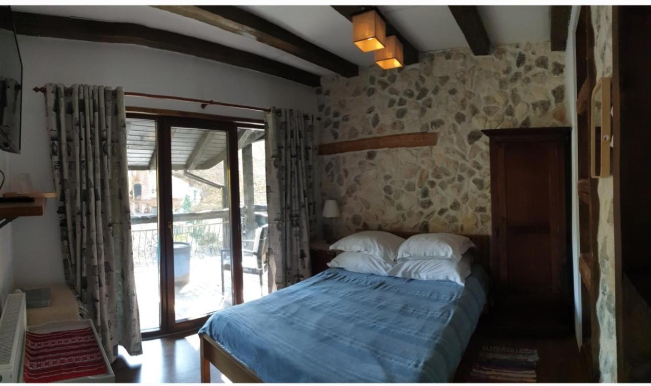Pensiunea Casa Dacilor Podeni Esterno foto