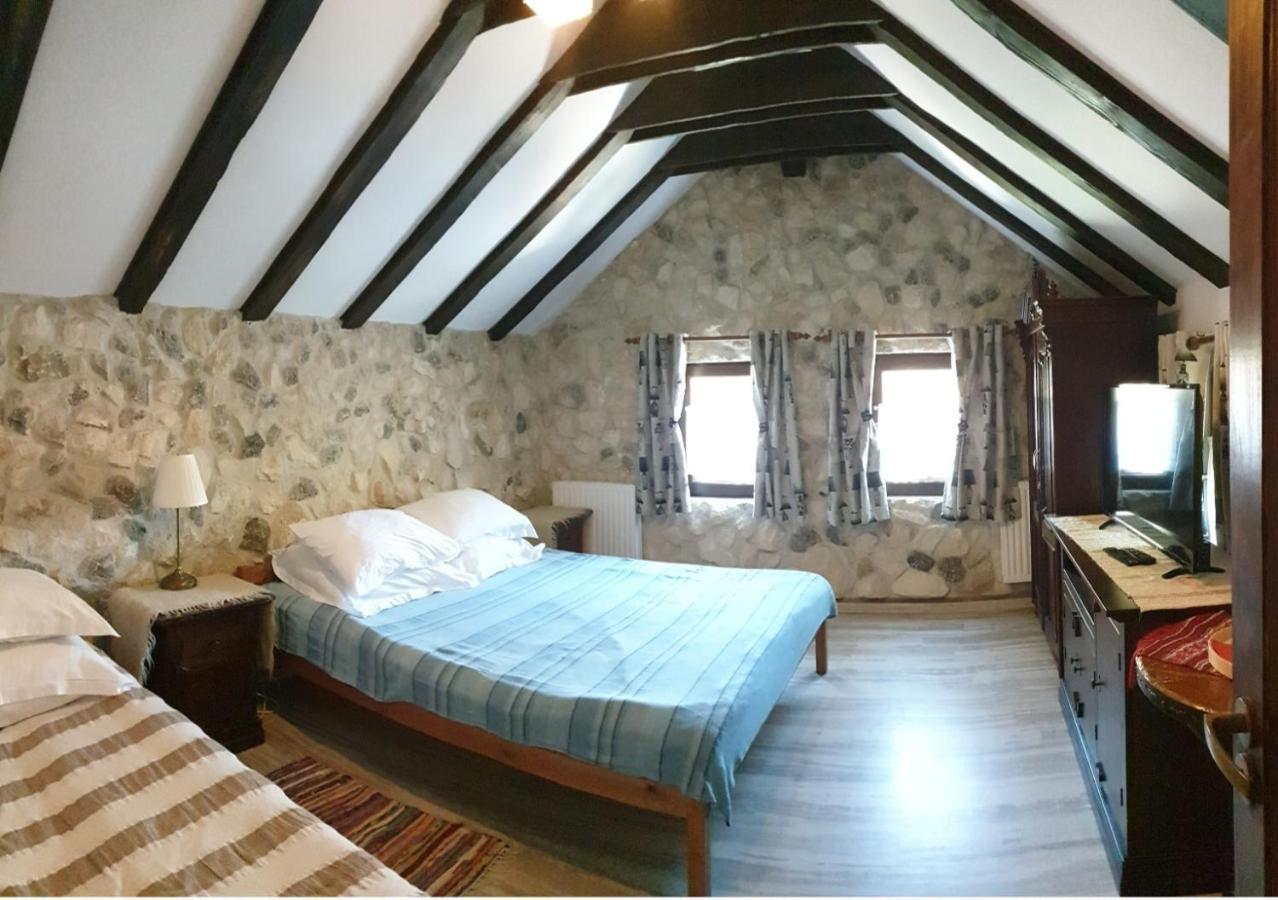 Pensiunea Casa Dacilor Podeni Esterno foto