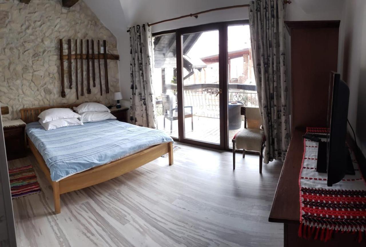 Pensiunea Casa Dacilor Podeni Esterno foto