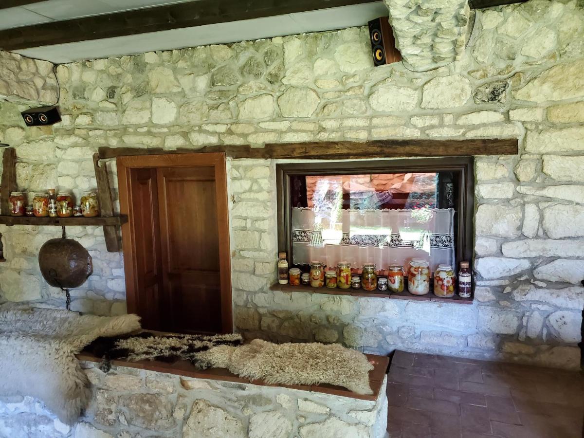 Pensiunea Casa Dacilor Podeni Esterno foto