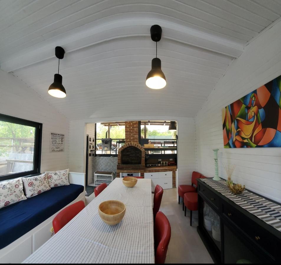 Pensiunea Casa Dacilor Podeni Esterno foto