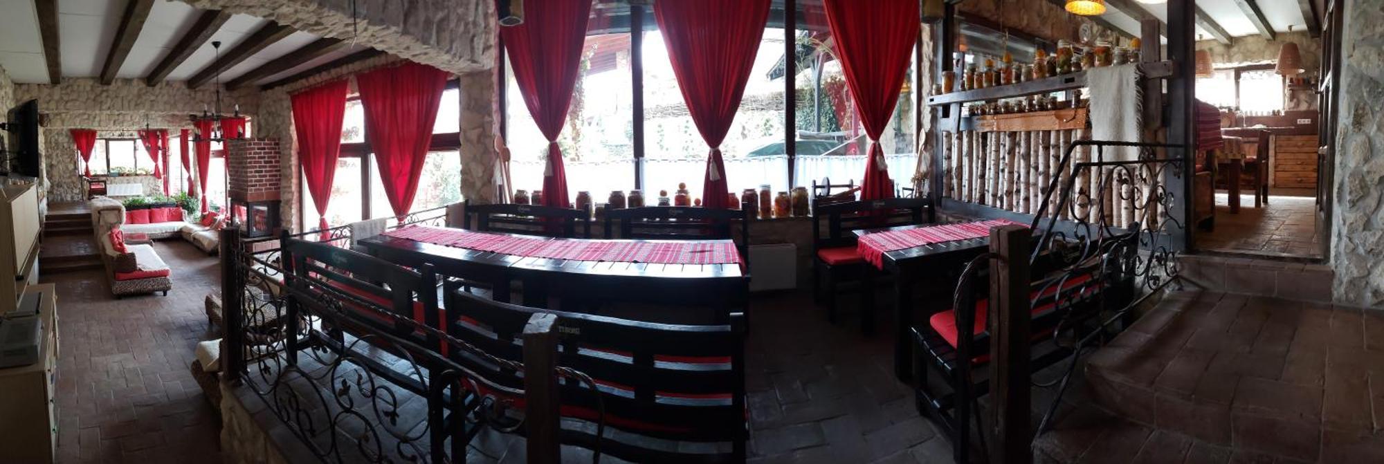 Pensiunea Casa Dacilor Podeni Esterno foto