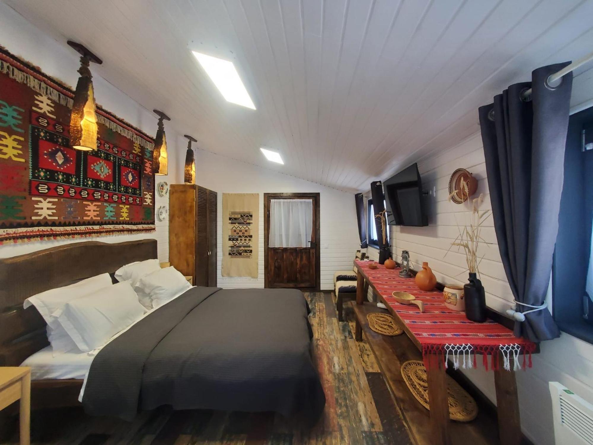Pensiunea Casa Dacilor Podeni Esterno foto