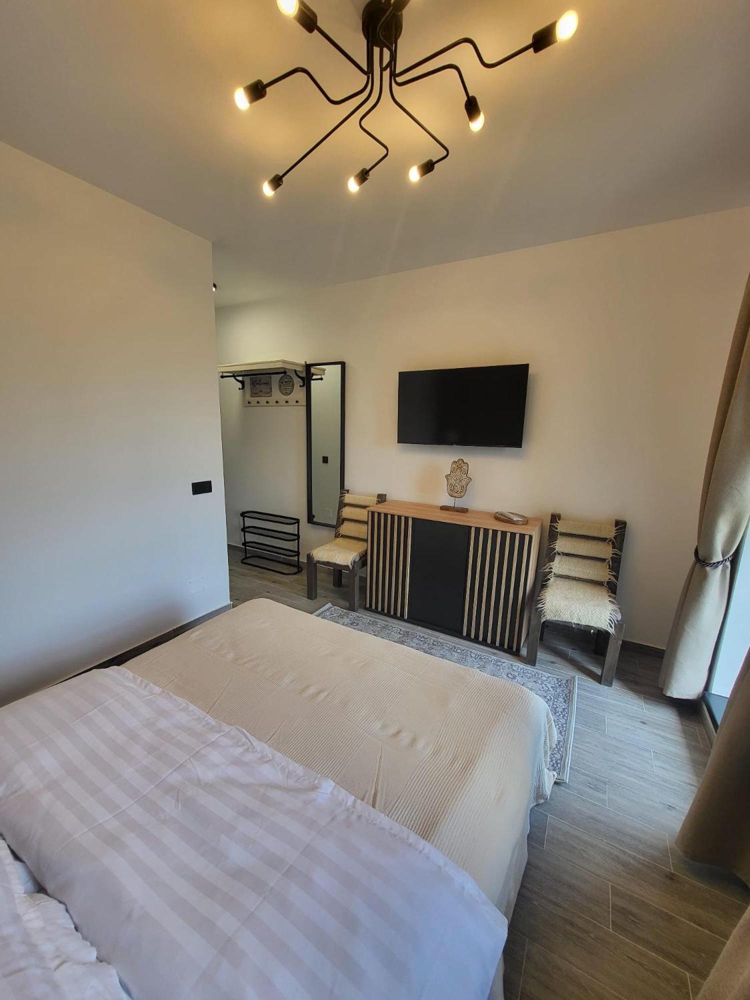 Pensiunea Casa Dacilor Podeni Esterno foto