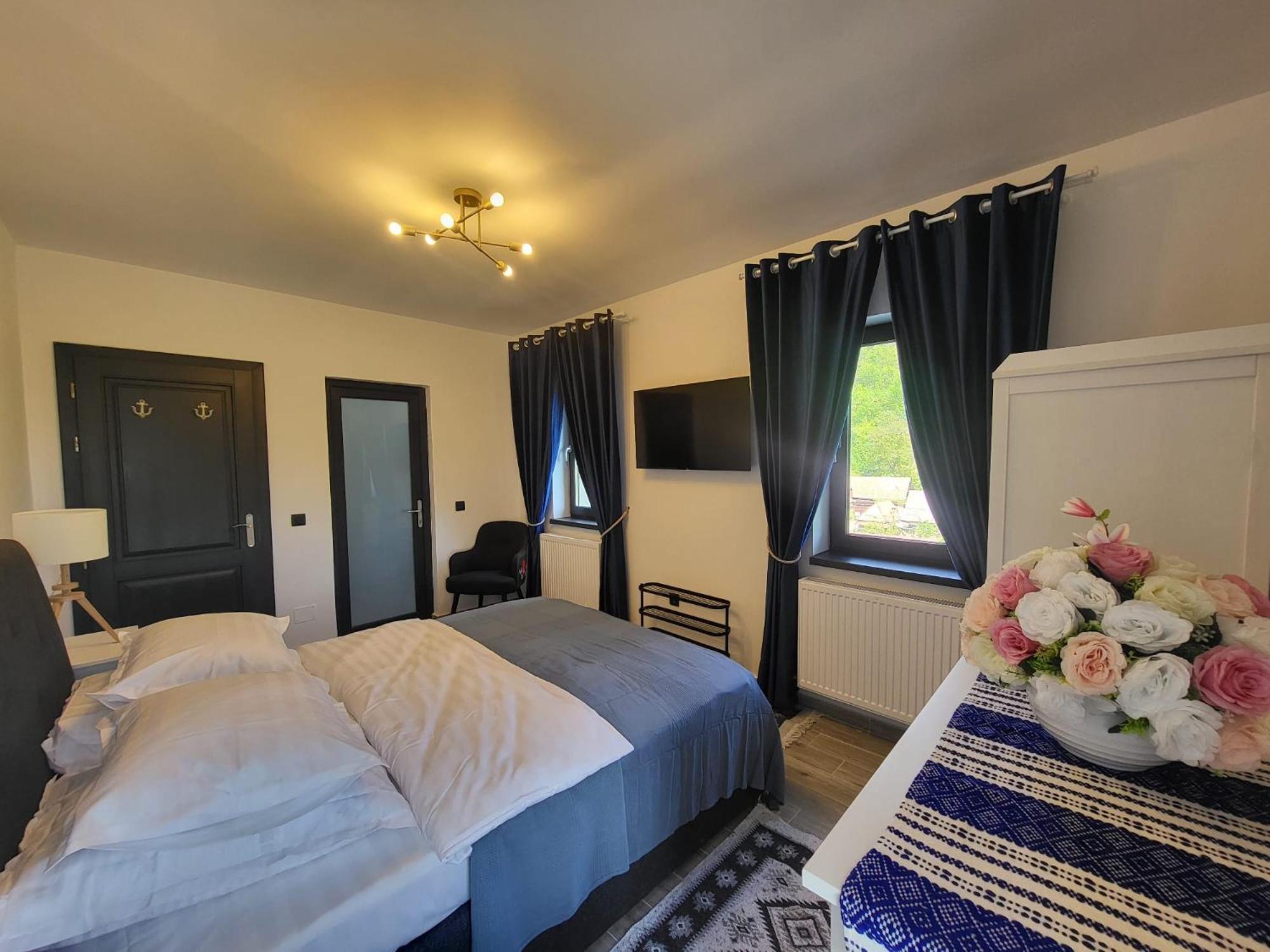 Pensiunea Casa Dacilor Podeni Esterno foto