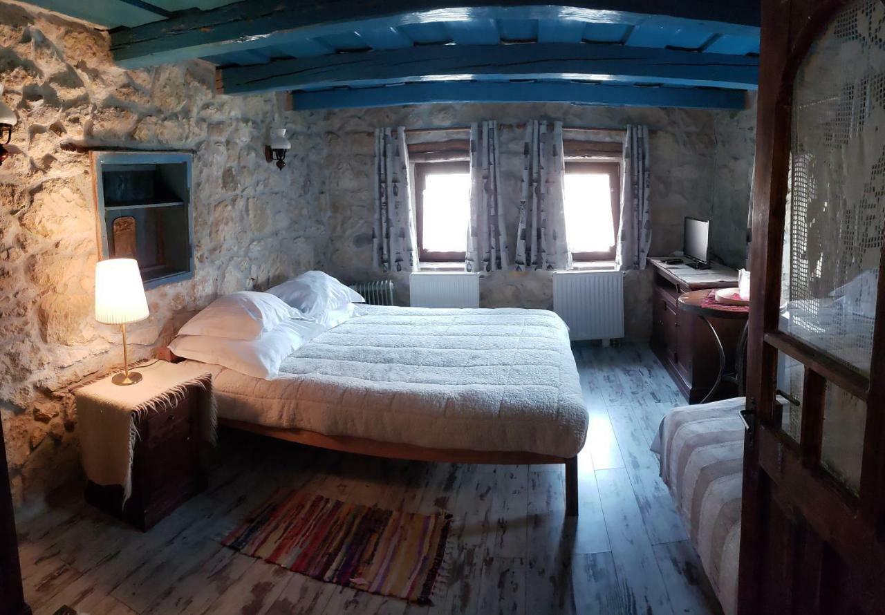 Pensiunea Casa Dacilor Podeni Esterno foto